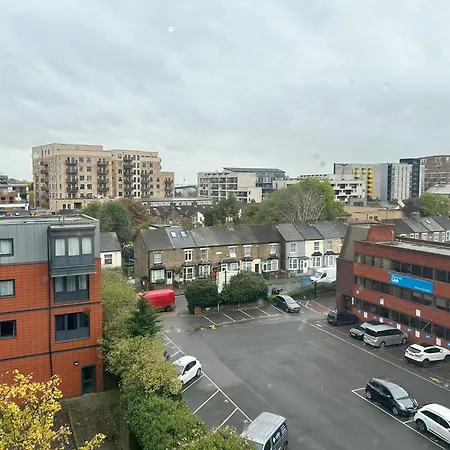 London Heathrow Apartment - Hayes & Harlington Exterior photo